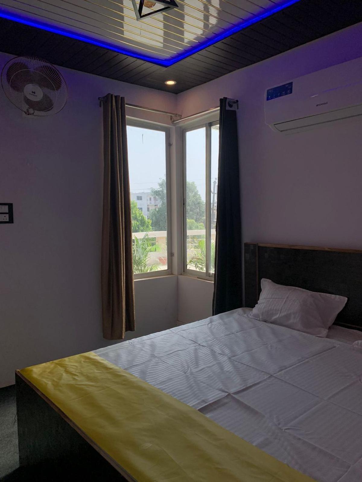 Privyrooms Gorakhpur Bagian luar foto